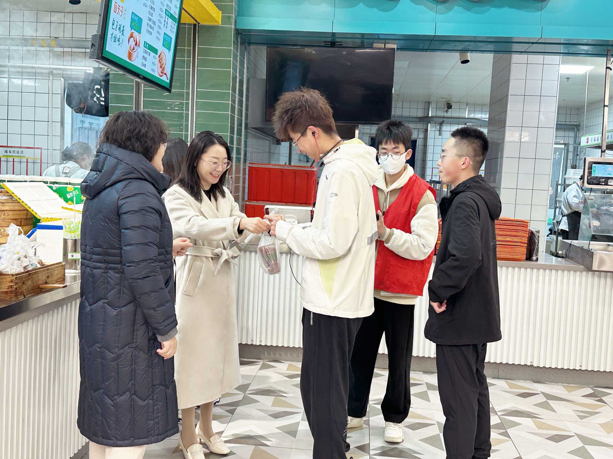 evo真人视讯科技捐贈南京郵電大學學生愛心早餐